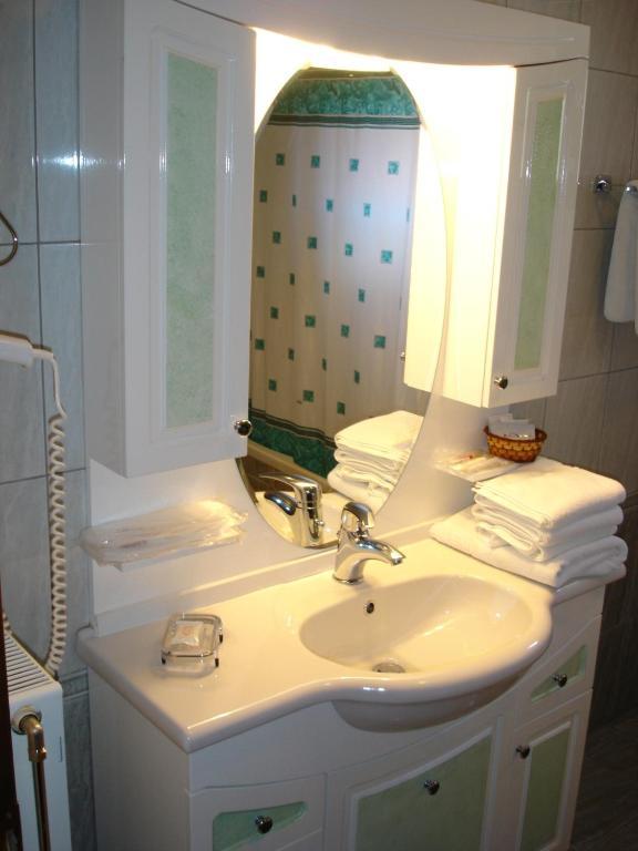 Byzantium Hotel Костур Екстериор снимка